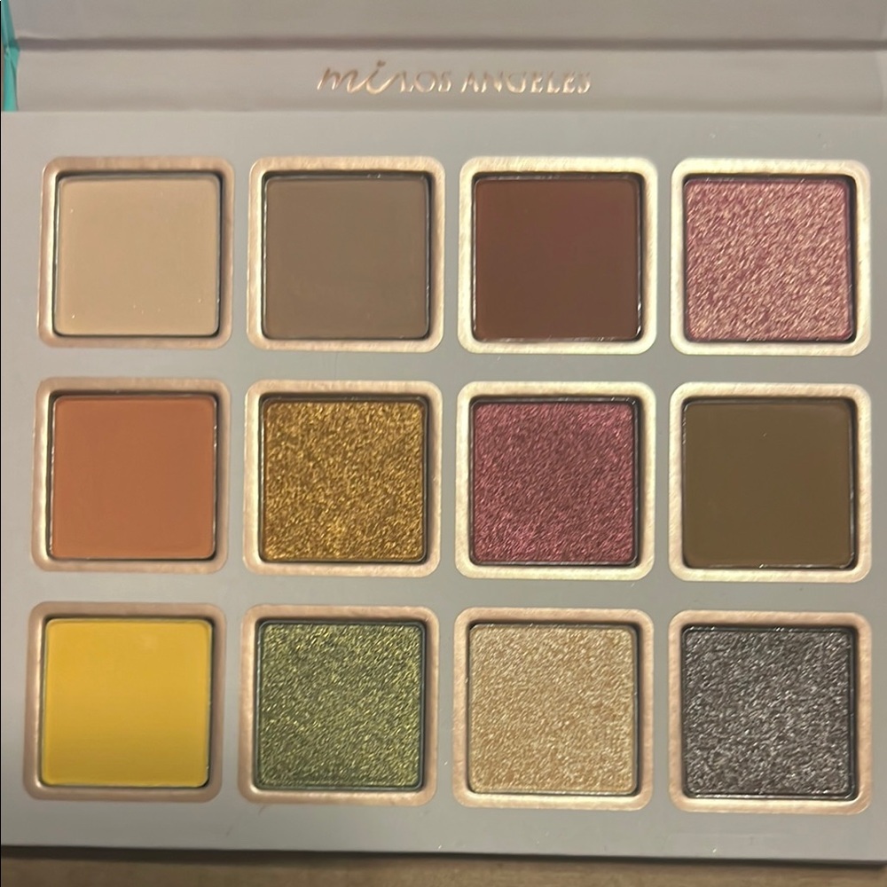 Eyeshadow Palette - Multi-Color Mi makeup palette